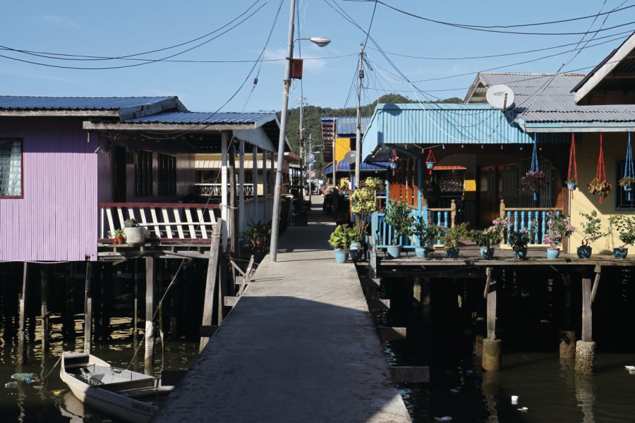 Quartier d'habitations sur l'eau de Kampung Buli Sim Stéphan SZEREMETA