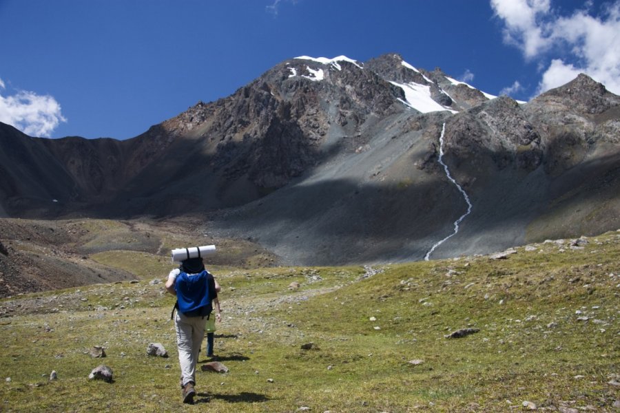 Randonnée près de Karakol au Kirghizistan. Elisa LOCCI - FOTOLIA