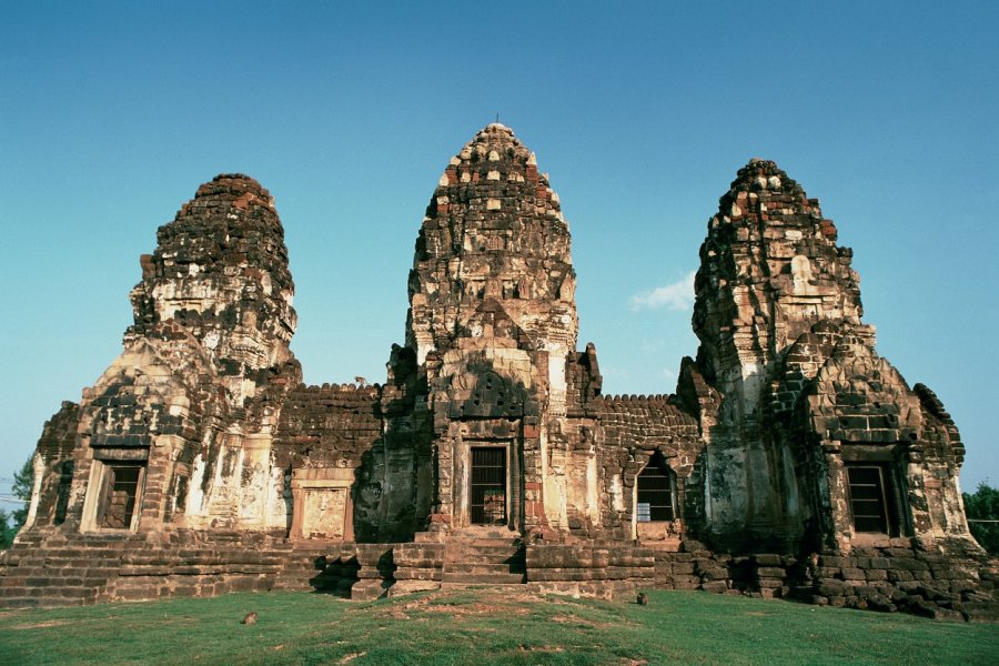 Phra Prang Sam Yot. (© Author's Image))