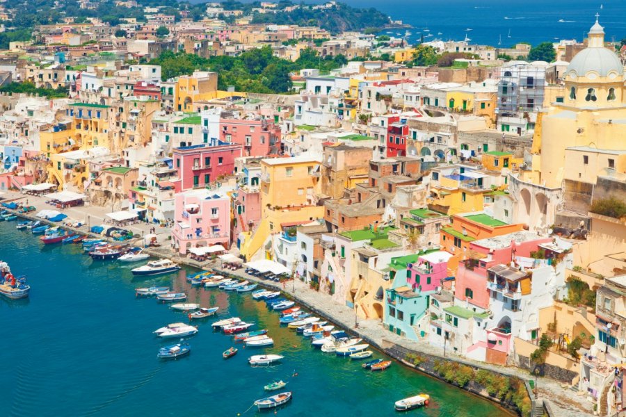 Vue de Procida. Courtyardpix - iStockphoto