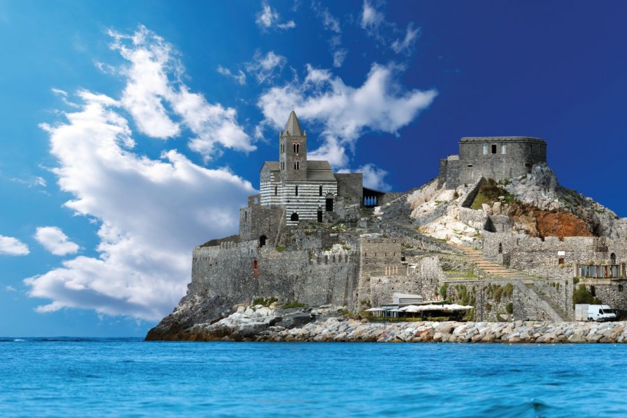 Eglise San Pietro à Portovenere. Alberto MASNOVO - iStockphoto