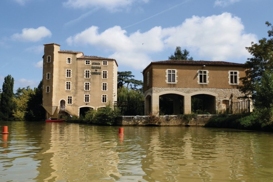 Les grands moulins de Condom Vmonet - Fotolia