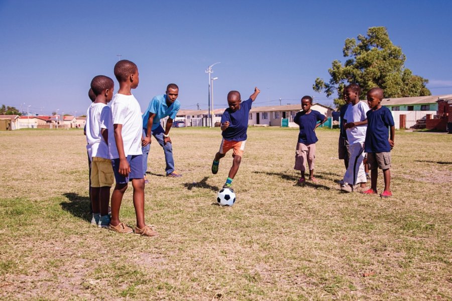 Jeune footballeurs de Gugulethu. AfricaImages - iStockphoto