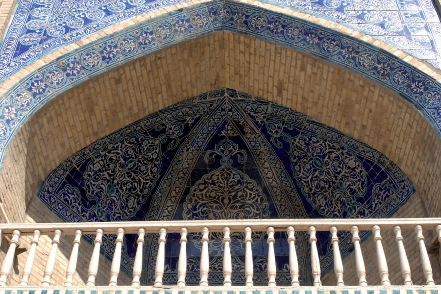 Détail architectural de la madrasa Islam Khodja. Jeff Jones - Iconotec