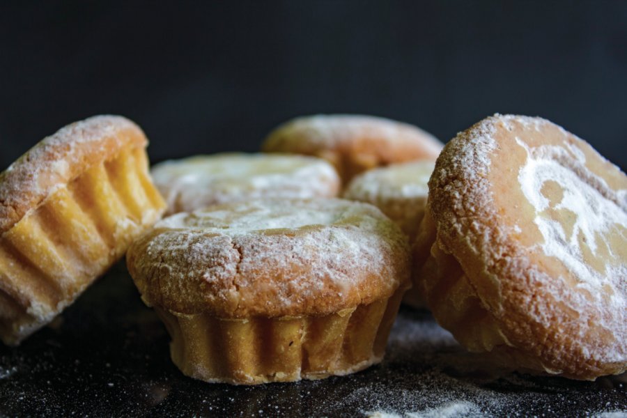 Queijadas de Vila Franca do Campo. rfranca - iStockphoto.com