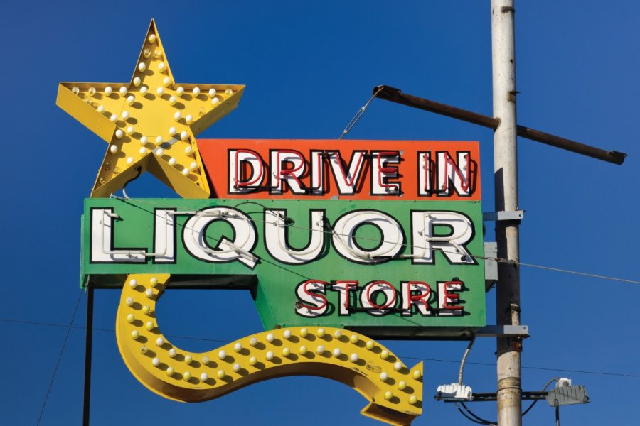 Drive-in sur la Route 66. ElementalImaging - iStockphoto