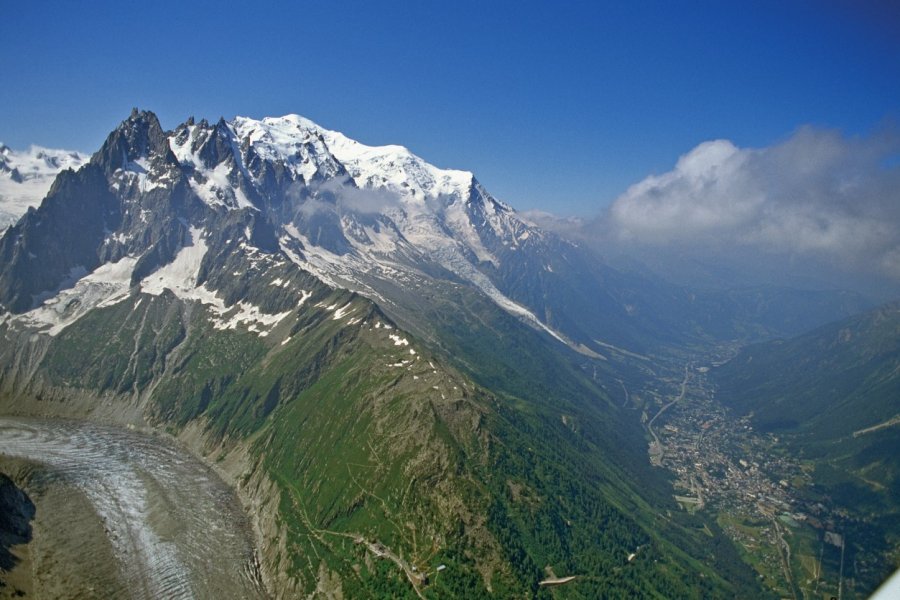 Vue aérienne du Mont-Blanc (© PAULETTE RICHARD - ICONOTEC))