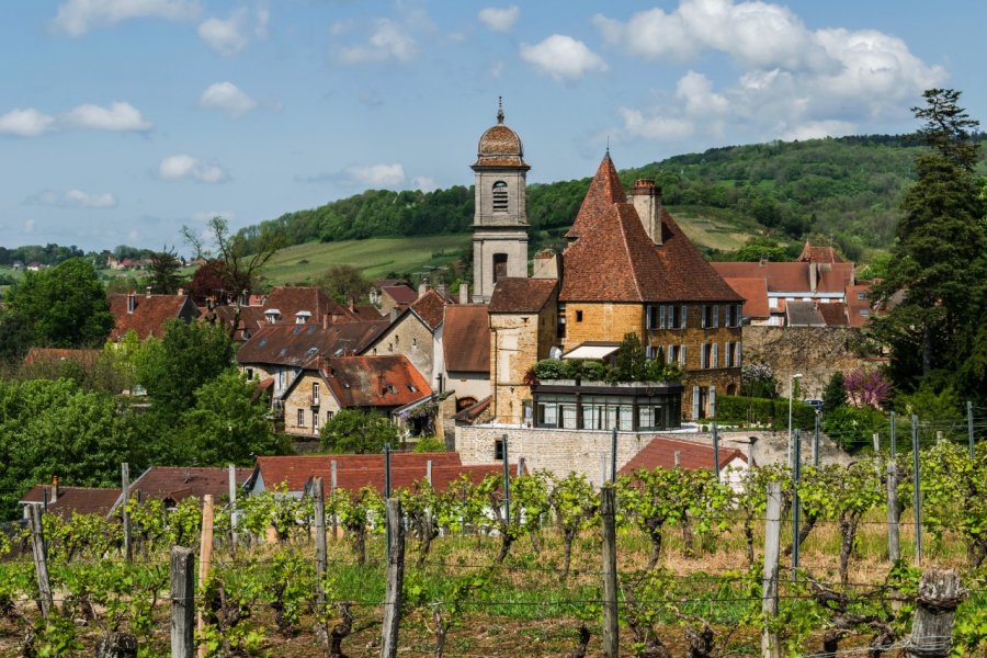 Arbois et ses vignes, dans le Jura. Pictures news - Fotolia