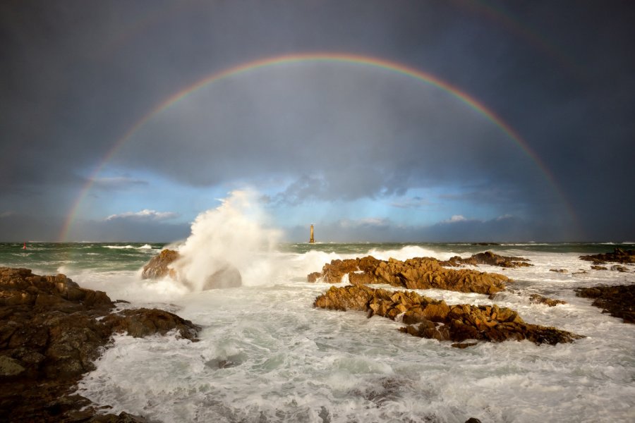 Tempête au-dessus du phare de Goury, La Hague. Nicolas Rottiers - Shutterstock.com