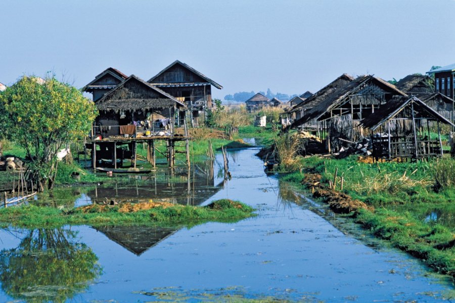 Habitations du lac Inle. Alamer - Iconotec