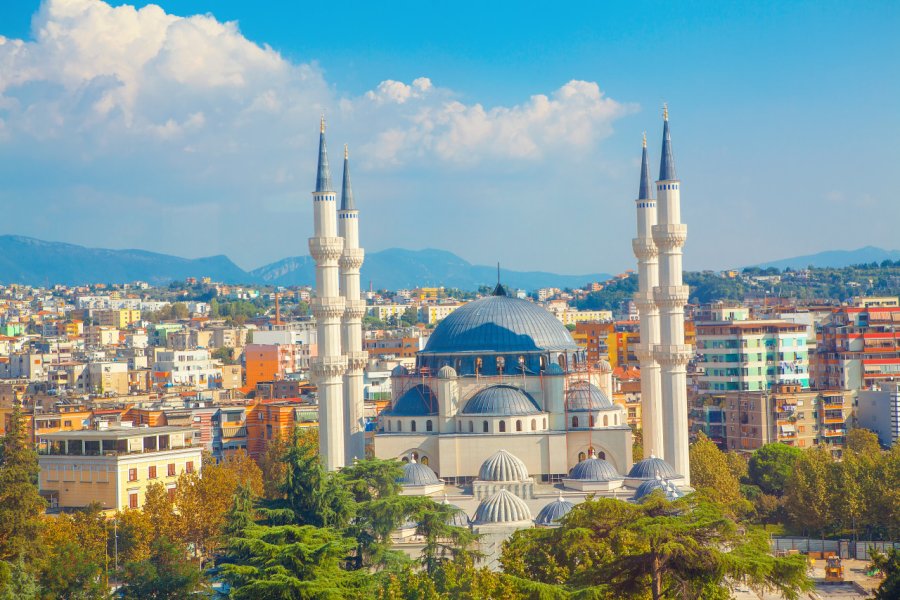 La Grande Mosquée de Tirana. RussieseO - Shutterstock.com