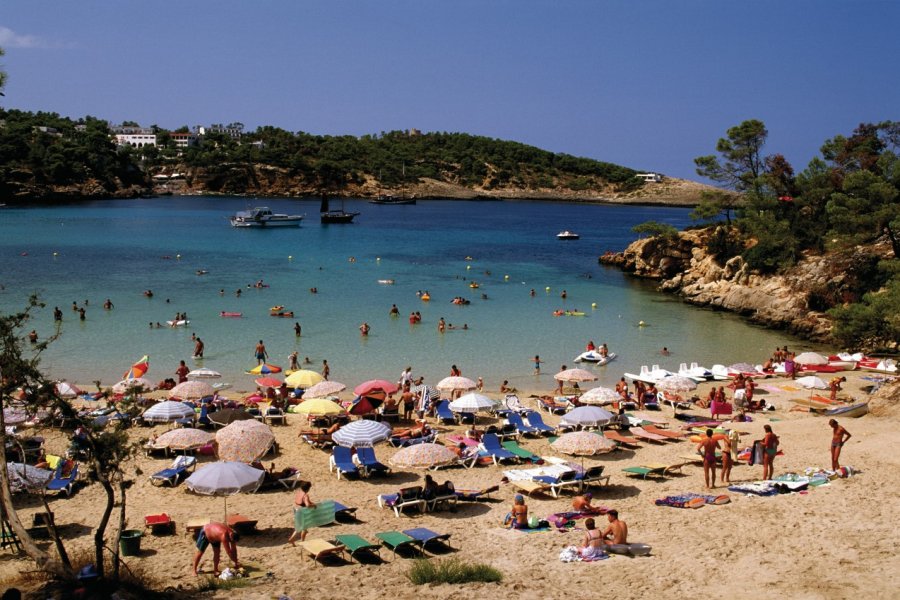 Vacanciers sur la plage de Portinatx. Author's Image