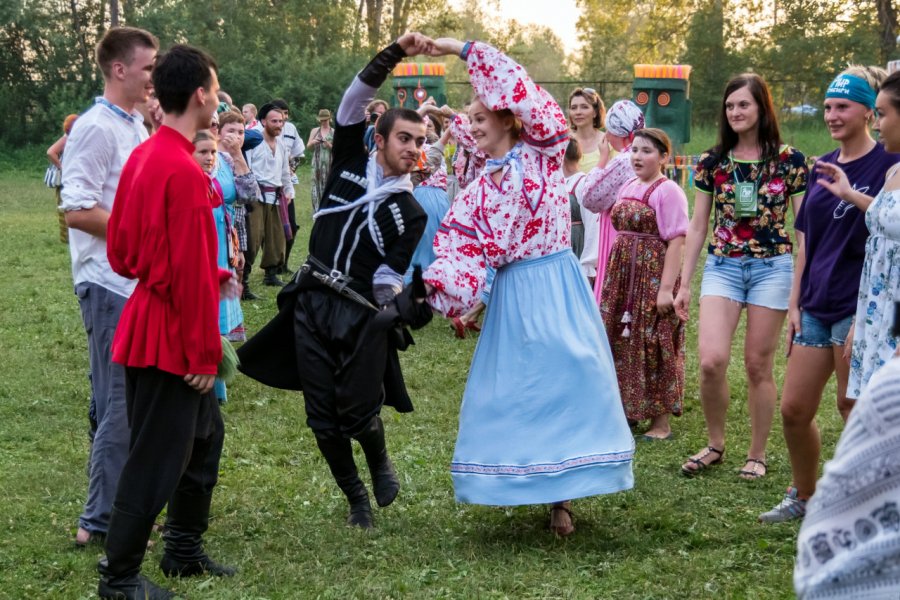Danse traditionnelle lors d'un festival. Papava - Shutterstock.Com