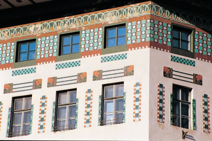 Bâtiment Art nouveau sur la place Prešeren, édifice Ura. Stéphan SZEREMETA