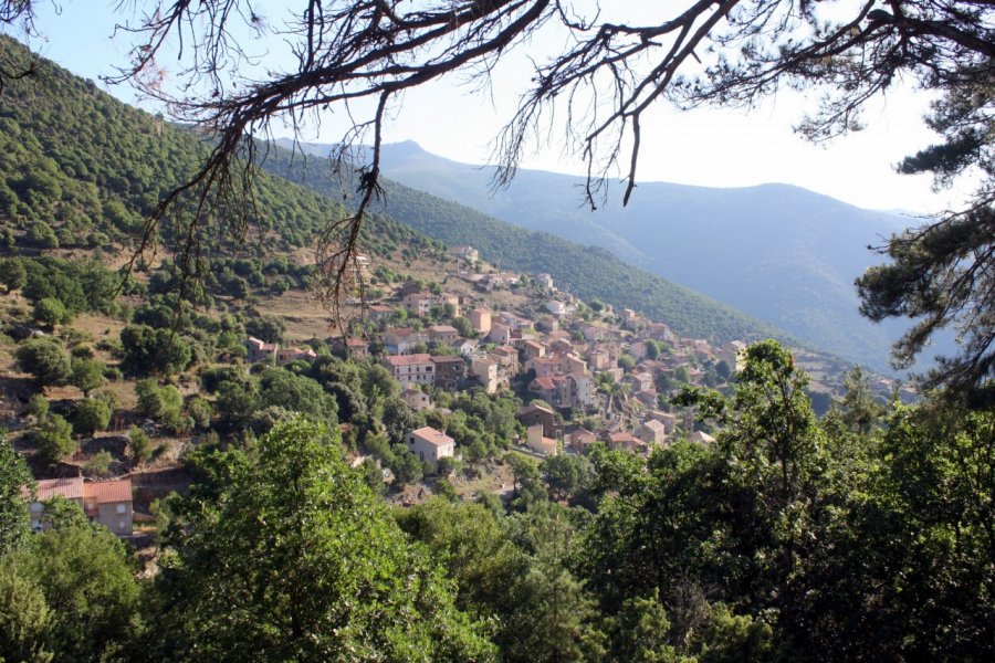 Vue sur le village d'Asco. Xavier BONNIN