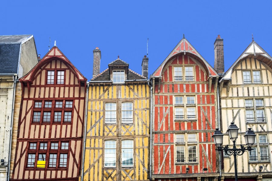 Façades à colombage typiques de la ville. Claudio Giovanni Colombo - Shutterstock.com