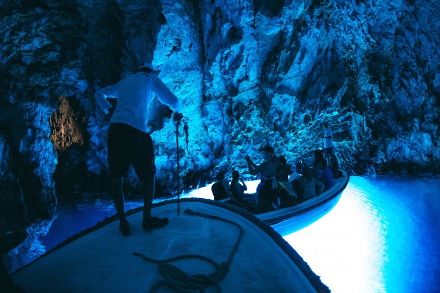 Blue Cave. Angyalosi Beata - Shutterstock.com