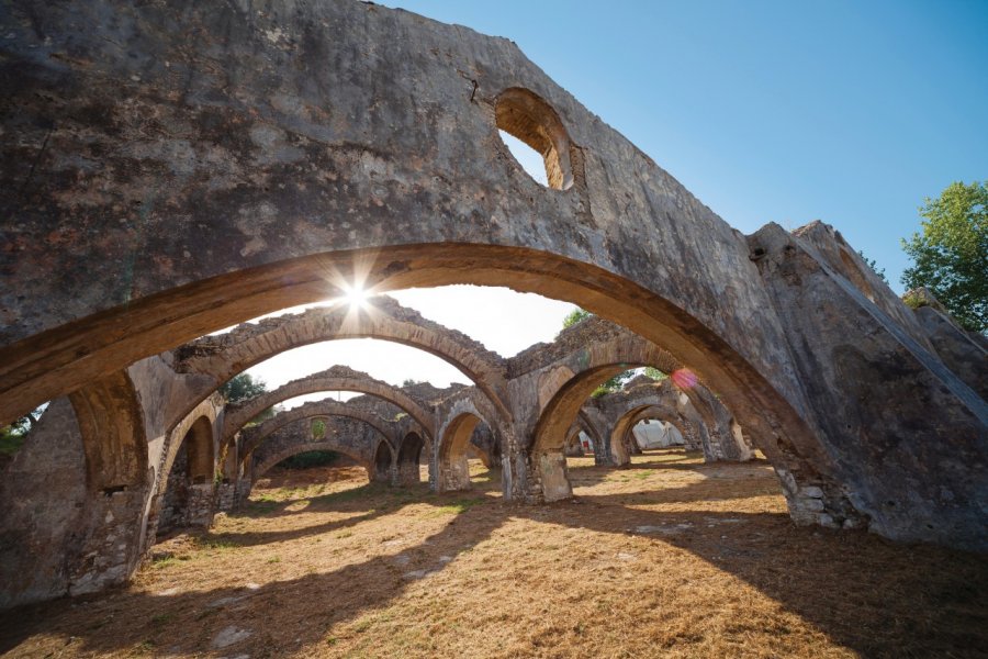 Les vestiges d'un chantier naval vénitien à Gouvia. MikeLaptev - iStockphoto.com