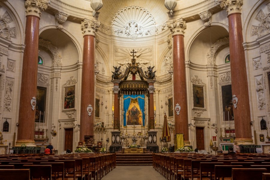 L'autel de l'Eglise des Carmélites à La Valette. TheLiftCreativeServices - Shutterstock.com
