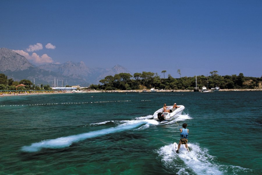 Kemer est propice aux sports nautiques. Author's Image