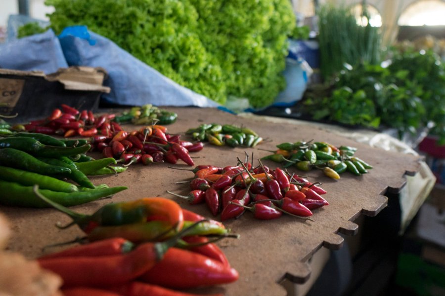 Vente de piri-piri sur un marché de Maputo. Maddy Settle - Shutterstock.com