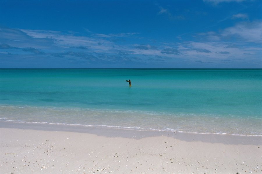 Nageur dans la baie de Mouli. Author's Image