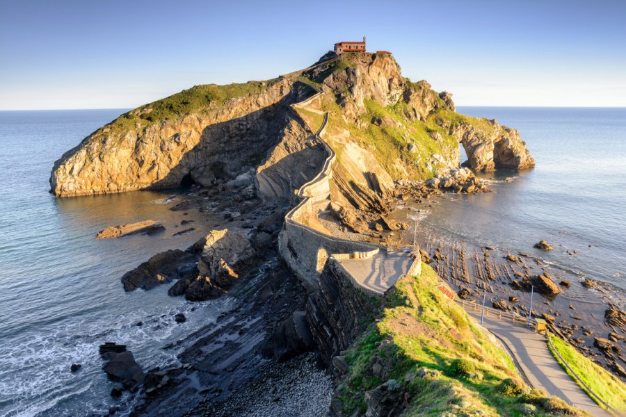 Ermitage de San Juan de Gaztelugatxe. Jon Chica - Shutterstock.com