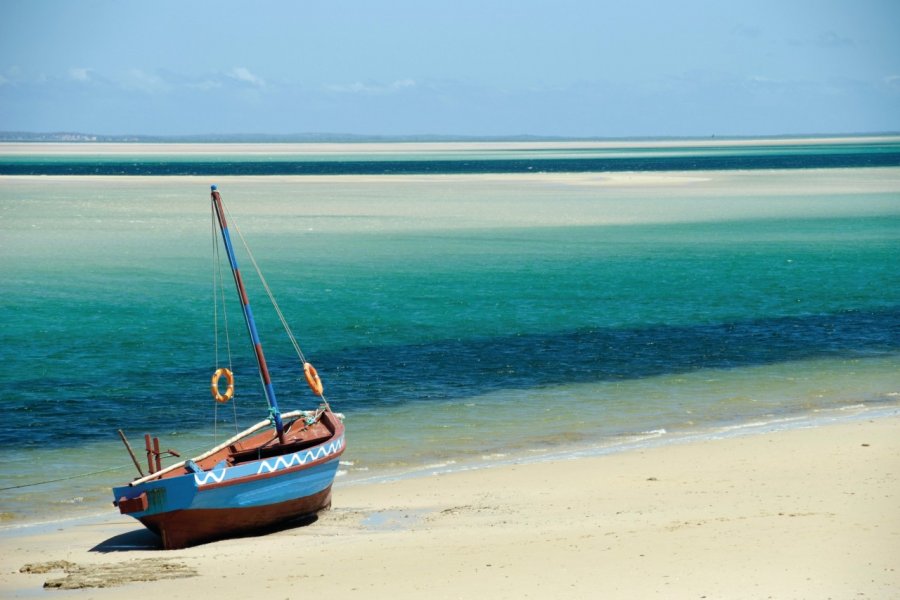 Dhow sur la plage de Bazaruto. JamesHarrison - iStockphoto