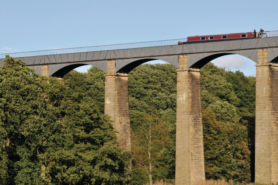 Pont traversant l'aqueduc de Pontcysyllte AlasdairJames - iStockphoto.com