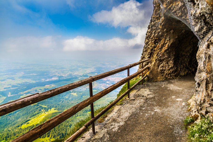 Sentier près de la station Pilatus Kulm au sommet du mont Pilatus. Olgysha - Shutterstock.com