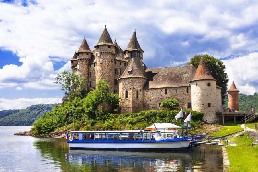 Le château de Val, Lanorbe. leoks - Shutterstock.com