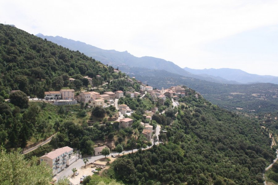 Vue sur le vilage de Belgodère. Xavier BONNIN