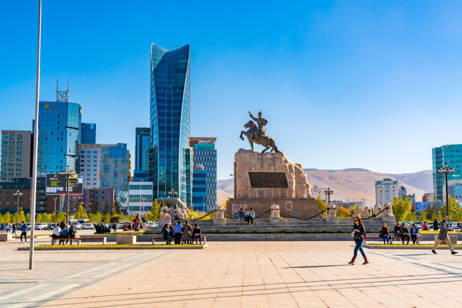 Place Gengis Khan, Oulan-Bator. takepicsforfun - Shutterstock.com