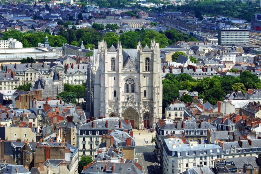 Cathédrale Saint-Pierre et Saint-Paul. Photlook - Fotolia