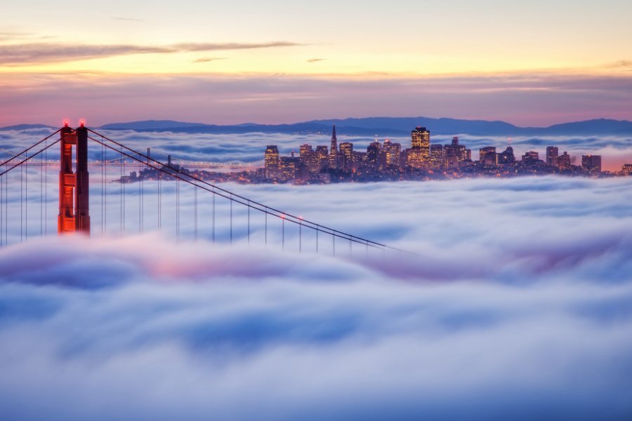 La baie de San Francisco envahie par le brouillard. Mark Brodkin - stock.adobe.com