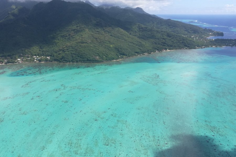 Approche aérienne de Moorea Laurent Boschero