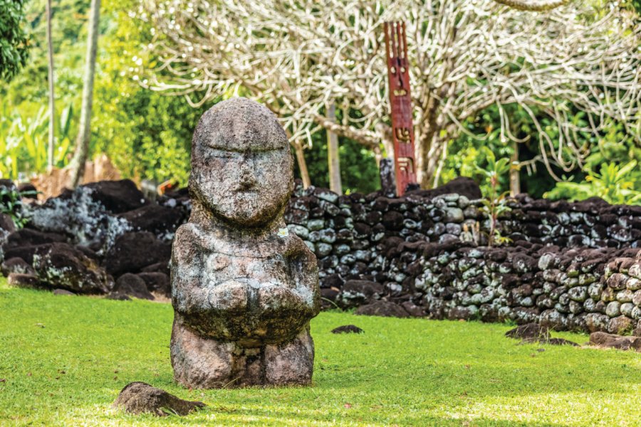 Sculpture tiki à Tahiti. Temanu Temanu - iStockphoto.com