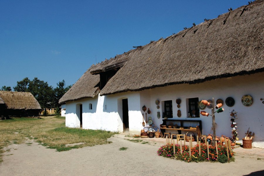 Habitat traditionnel du musée en plein air. S.Nicolas - Iconotec