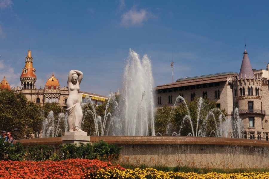 Fontaine de la Plaça de Catalunya. (© Irène ALASTRUEY - Author's Image))