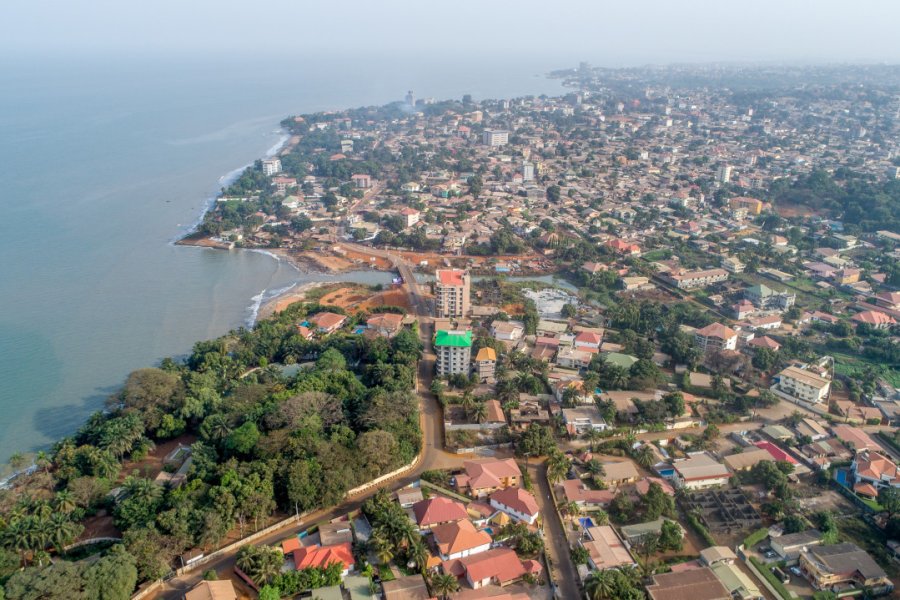 La ville de Conakry. Flightseeing-Germany - Shutterstock.com