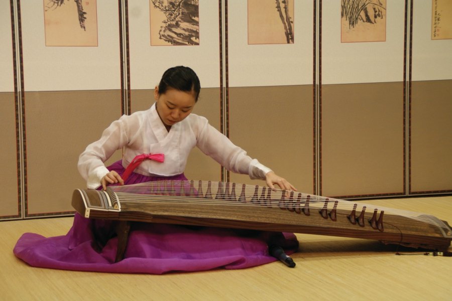 Démonstration de musique traditionnelle à l'aéroport d'Incheon. Barthélémy COURMONT