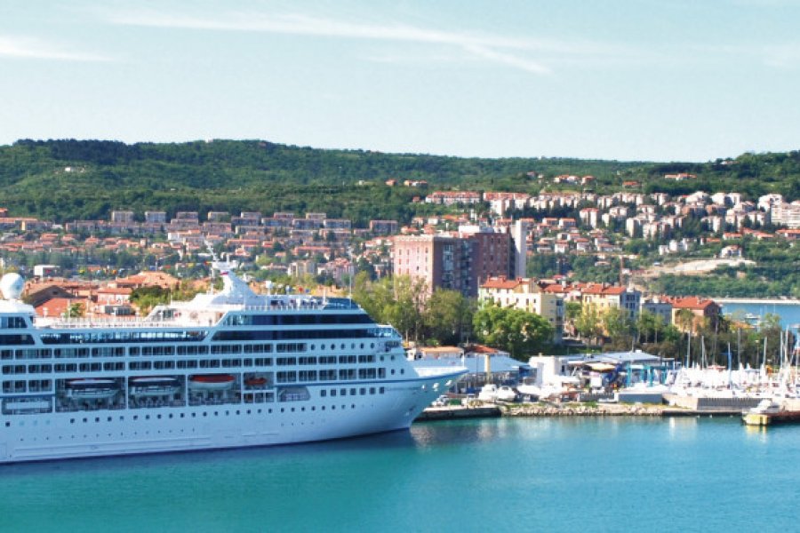 Bâteau de croisière. Tourist Organization Koper / Ubald Trnkoczy