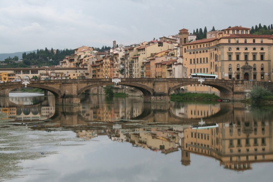 L'Arno sous un temps nuageux. Maxence GORREGUES