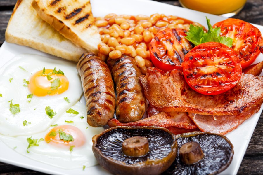 Full English breakfast. DronG - Shutterstock.com