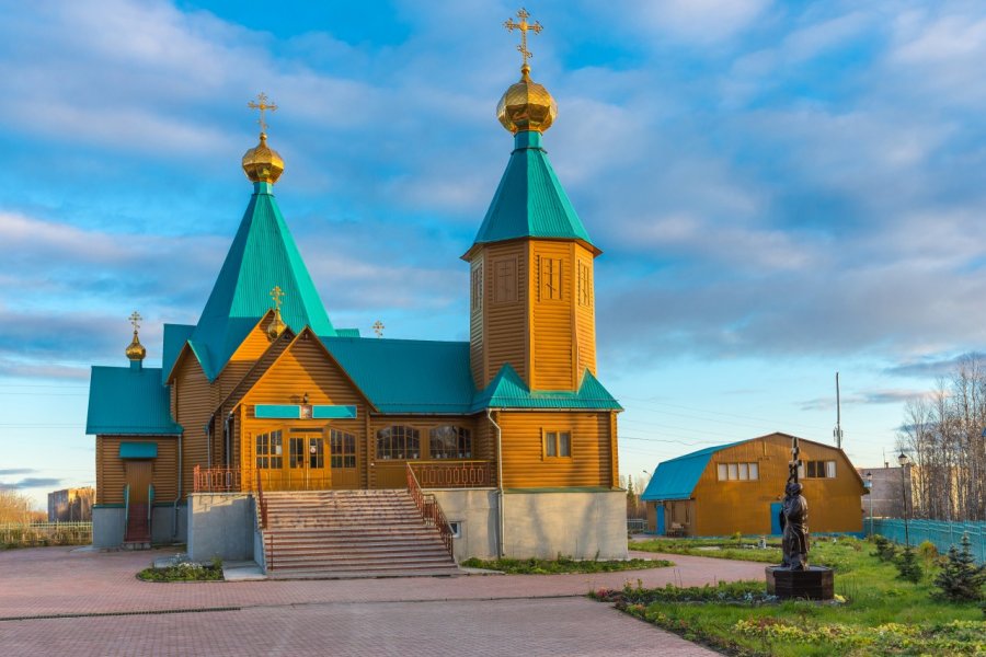 Eglise en bois orthodoxe, dans la ville d'Apatity. a_mikhail - Fotolia