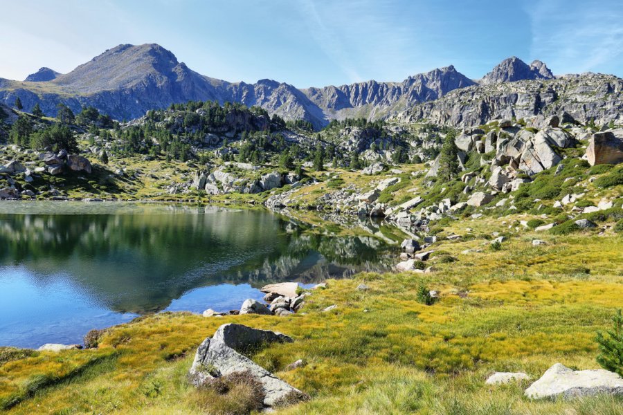 Lac et cirque de Pessons. estivillml - iStockphoto.com