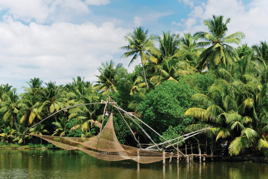 Filet de pêche au-dessus du canal des backwaters. RCH - Fotolia