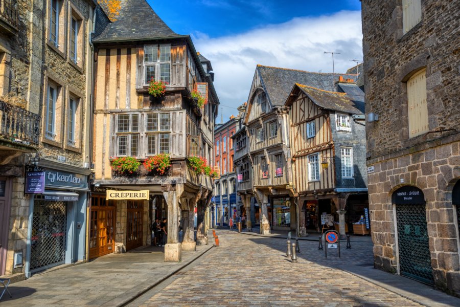 Dinan. Boris Stroujko - Shutterstock.com