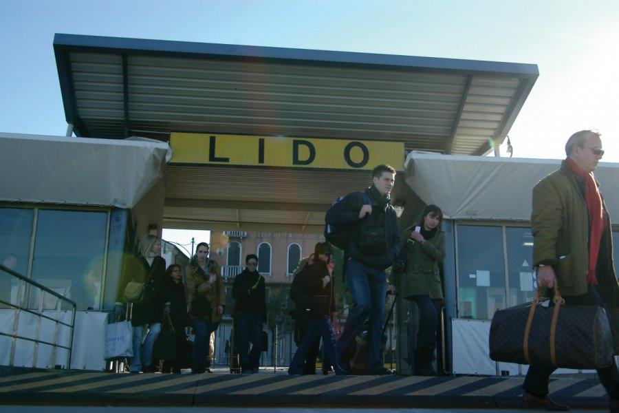 Arrêt de vaporetto sur l'île de Lido. Stéphan SZEREMETA