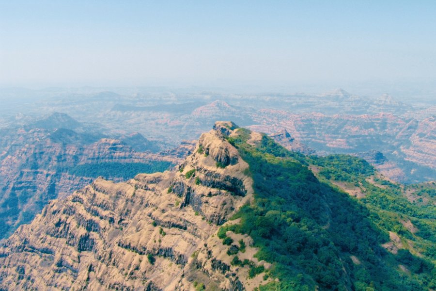 Arthur's Seat domine la vallée de Mahabaleshwar. Yogesh_more - iStockphoto